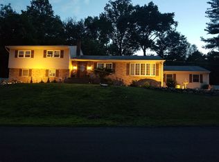 33 Foxwood Rd, West Nyack, NY 10994