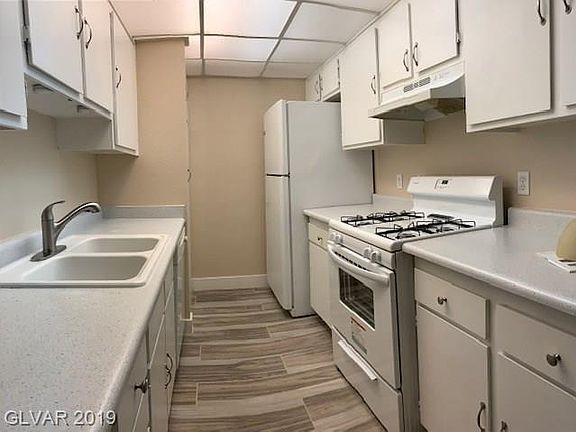 3rd image of 3437 Villa Knolls South Dr