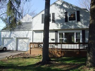 4927 Mayfield Rd, Lyndhurst, OH 44124