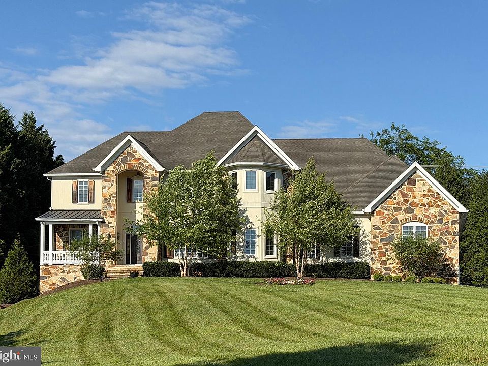 1st image of 504 Pond View Ln