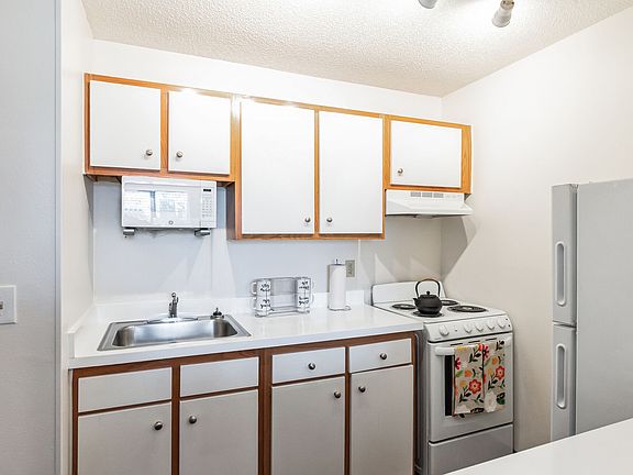5th image of 123 McCullough Dr #108