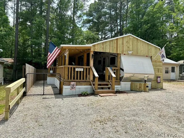 21 Lost Trl, Bracey, VA 23919