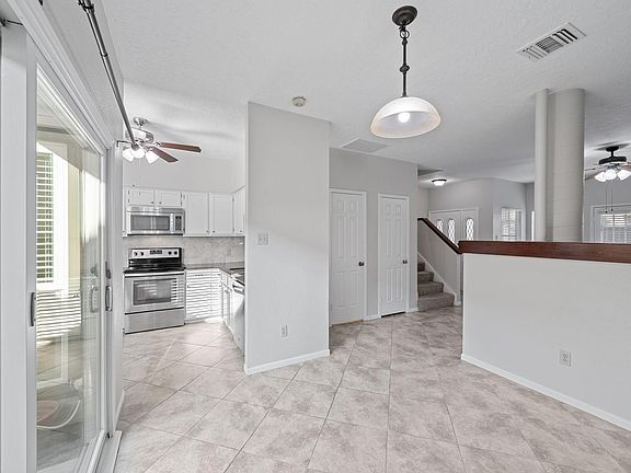 5th image of 734 Country Place Dr APT D