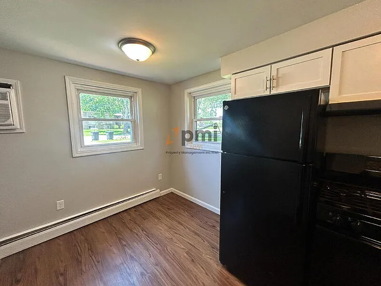 2591 Parkview St #3 — Photo 4