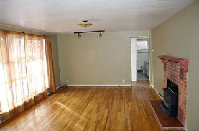 2nd image of 1919 Eastlawn Ave