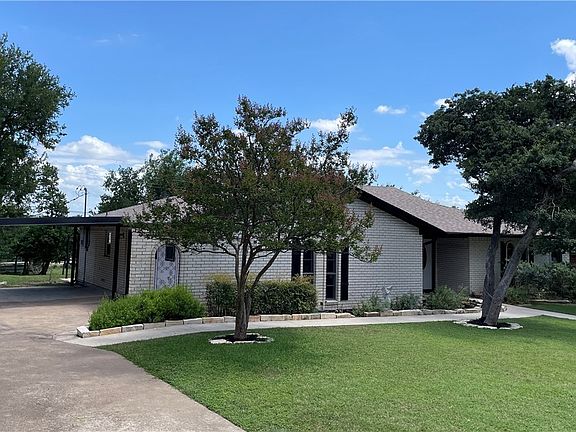 2nd image of 17 Oakmont Cir