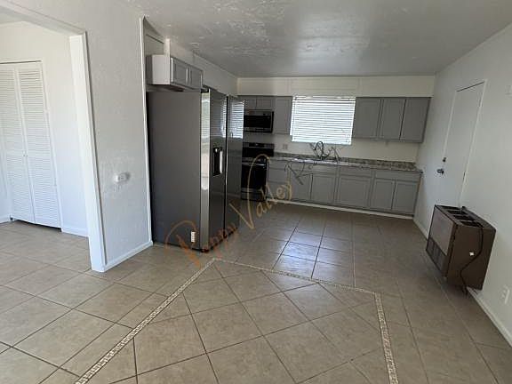 4th image of 3099 E Northfield Ave