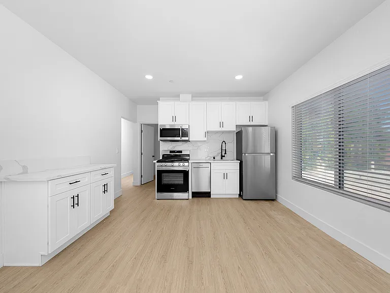 402-414 Arbor Dr — Photo 5