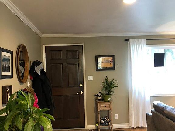 Entry way / living room