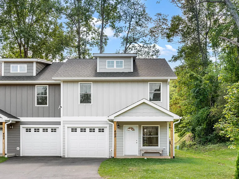 409 Little Sycamore Ln — Photo 22