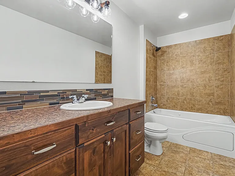 2040 Kelly Dr — Photo 6