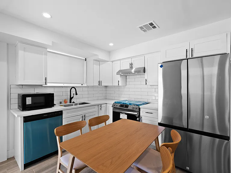 1256 W 37th St #1 — Photo 2