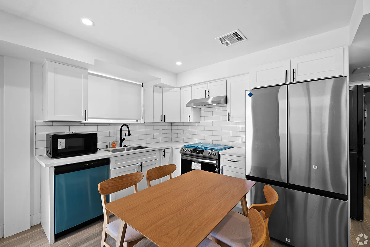 Building Photo - 1256 W 37th St #1
