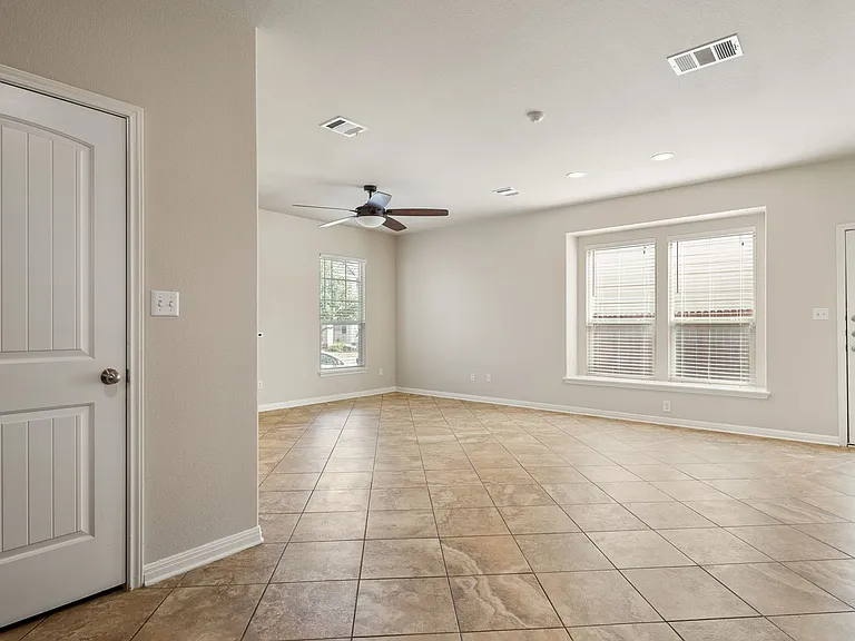 102 Preston Trl — Photo 11