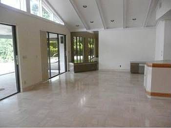 5th image of 38 Northwoods Ln