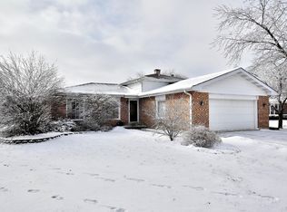 425 Blackburn Ave, Downers Grove, IL 60516