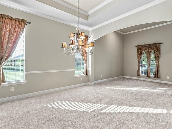 4th image of 1106 Essie Way