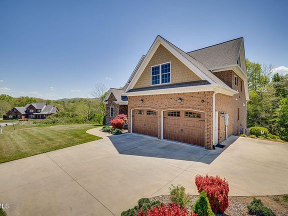 2nd image of 5079 Rose Gardens Cir