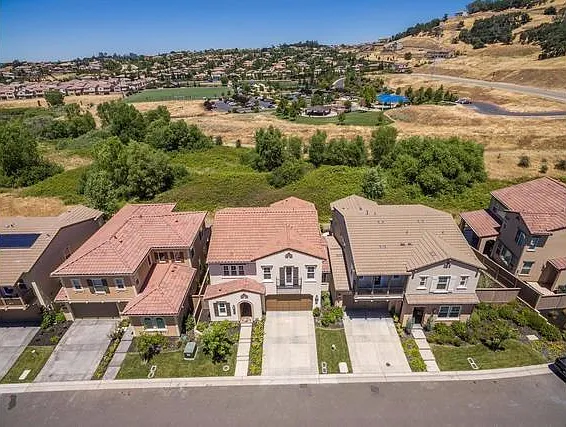3061 Beatty Dr — Photo 2