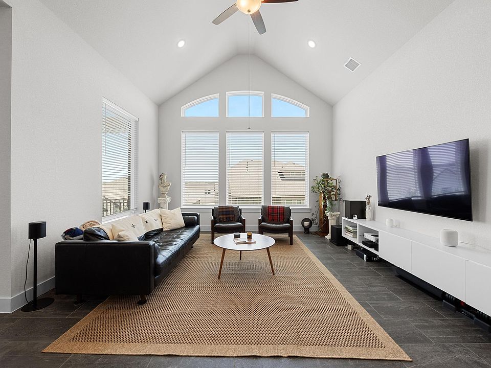 1st image of 109 High Plains Dr