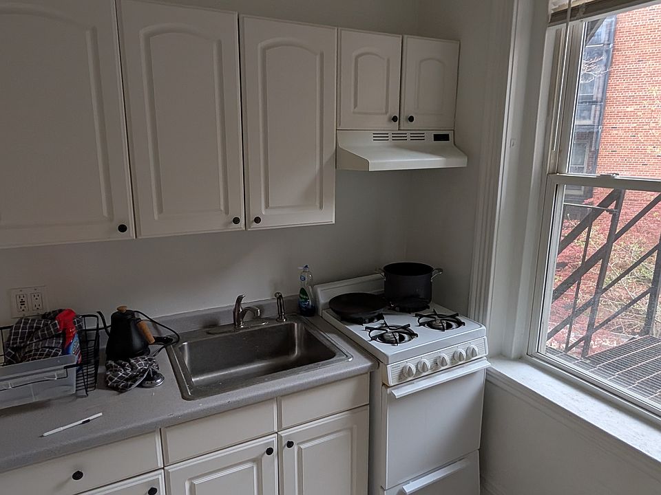2nd image of 6 Camelot Ct APT 9