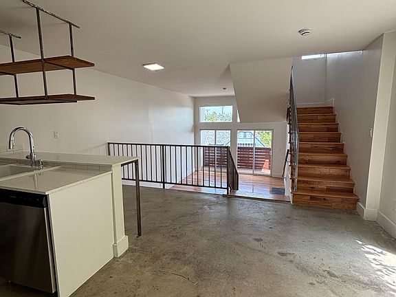 3rd image of 843 Robinson St