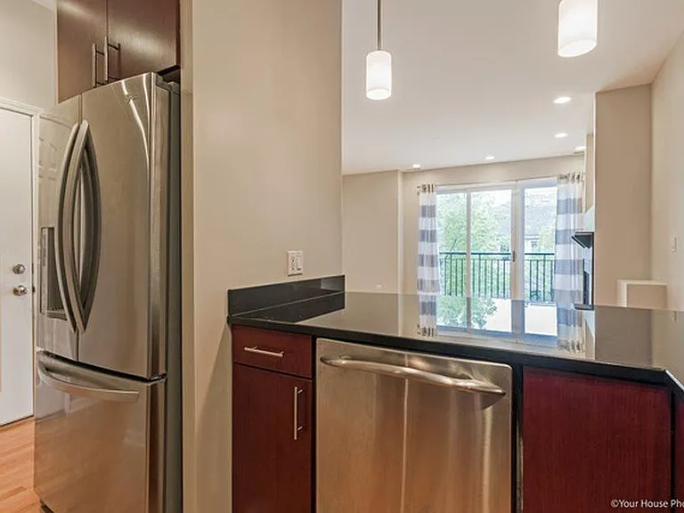1006 N Wood St #2 — Photo 4