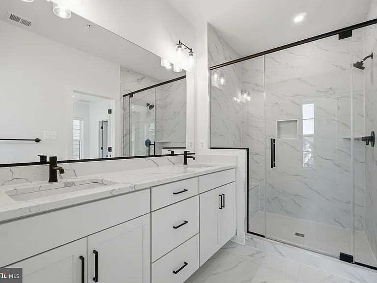 10235 Dalmatian St — Photo 15