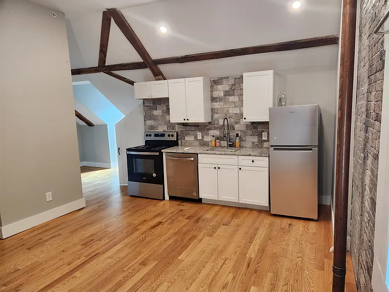 72 Main St #8 — Photo 8
