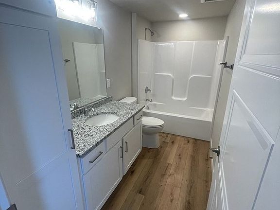 3rd image of 1023 S Nicolet Rd #6
