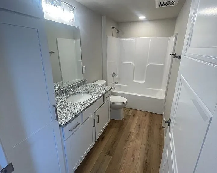 1023 S Nicolet Rd #6 — Photo 3