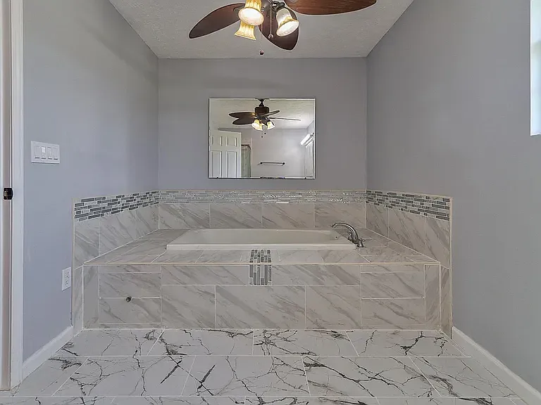 215 E Sycamore St — Photo 21