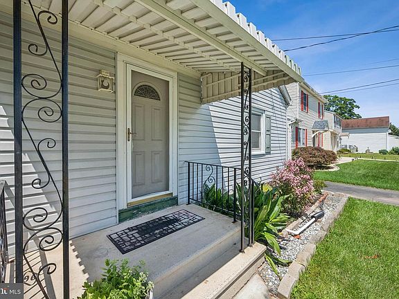 3rd image of 138 Morgan Ave