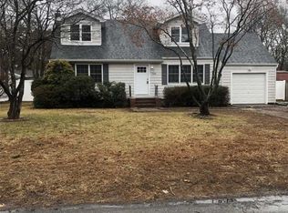 133 Ohio Ave, Medford, NY 11763