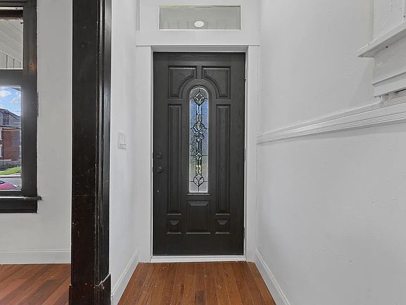 2nd image of 1340-1342 E Long St