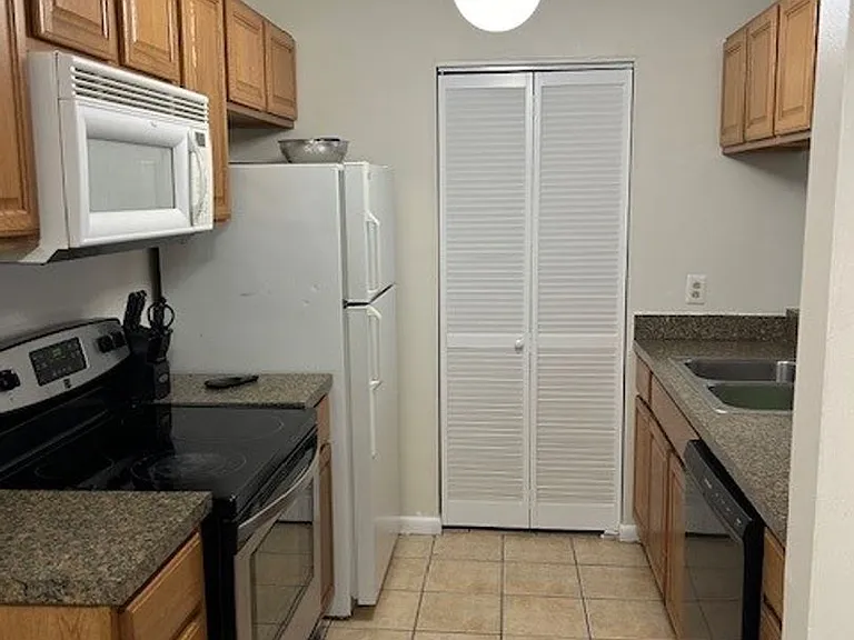 608 Spirit Ct — Photo 10
