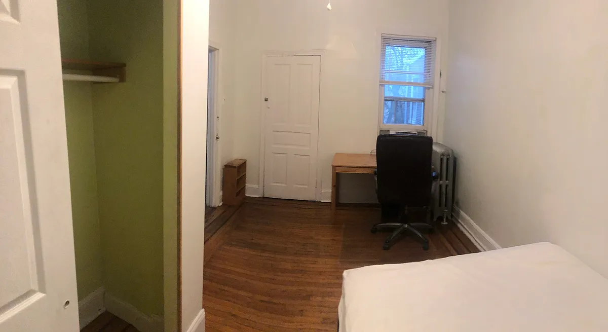 Building Photo - 407 S 43rd St #2