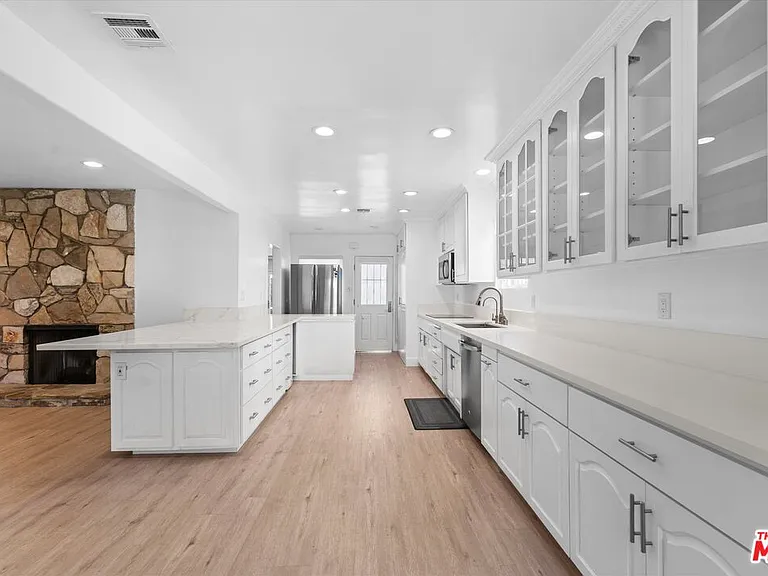 2809 S Canfield Ave — Photo 13