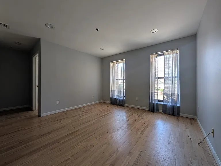 457 2nd St #3 — Photo 3