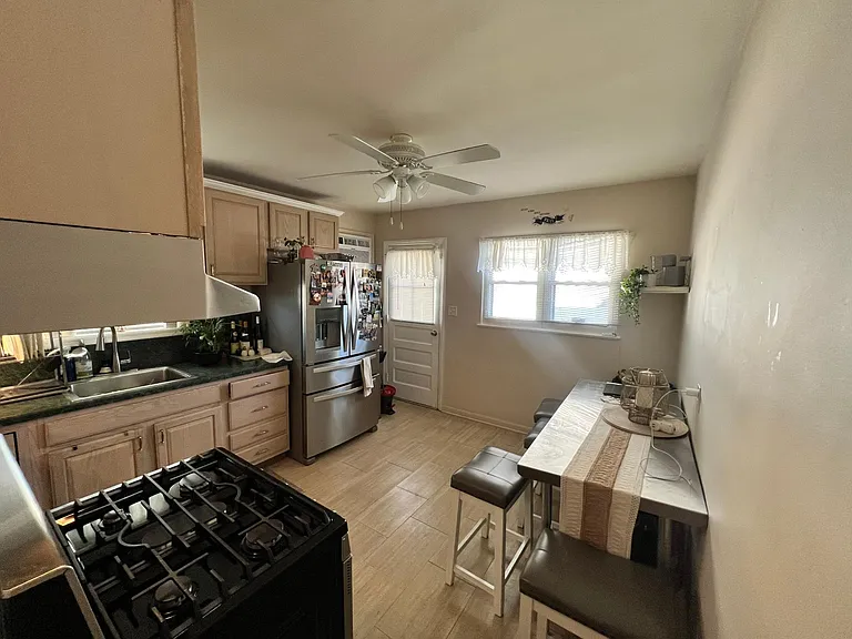40 Oxford Ave — Photo 8