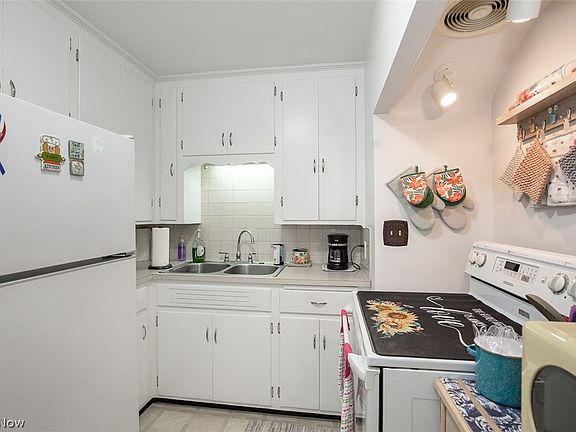 5th image of 5105 W 6th St