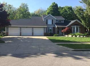 3681 Iris Dr SW, Grandville, MI 49418