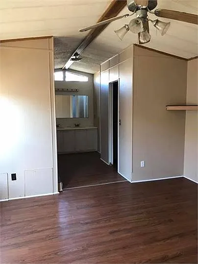 1503 Hinton St — Photo 2