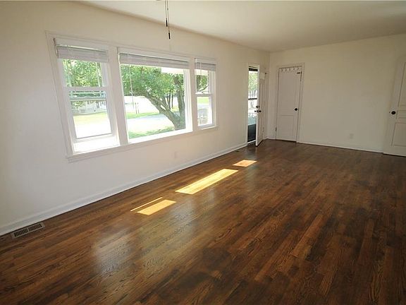 2nd image of 51 Lott Ave SE