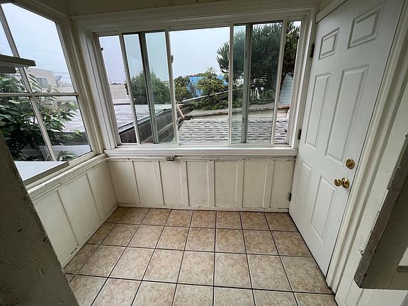 5th image of 1368 47th Ave