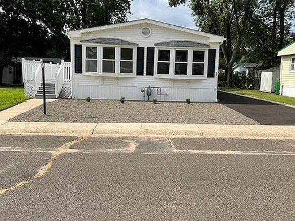 13 Eagle Rd, Jackson, NJ 08527