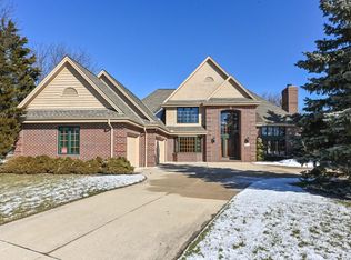 870 Auburn Ct, Brookfield, WI 53045