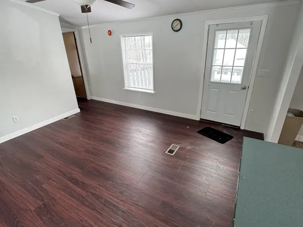 189 Commercial St, Hartland, ME 04943