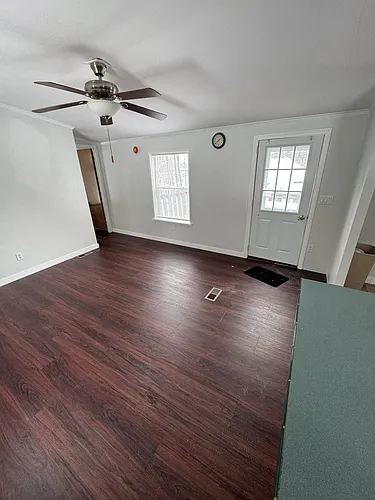 189 Commercial St Photo 1