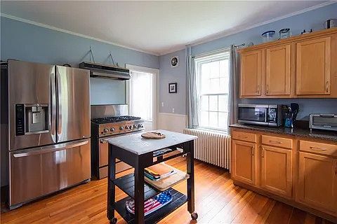 4th image of 20 Carroll Ave